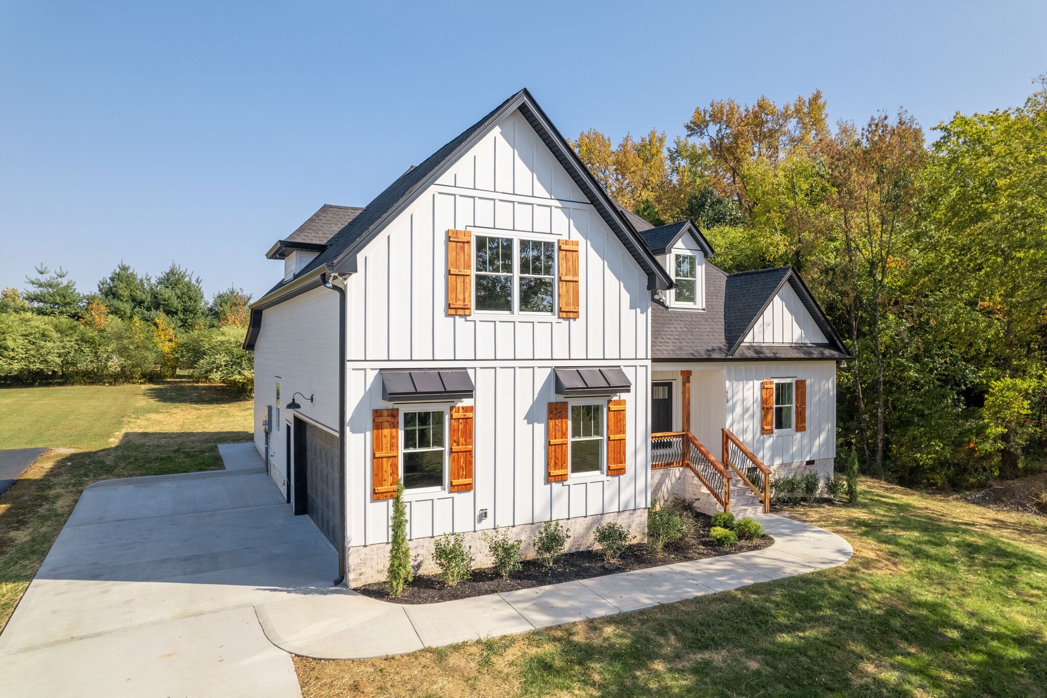 553 Cedar Grove Road Lebanon, TN 37087 - Photo 4 of 12 a front view of a house with a yard