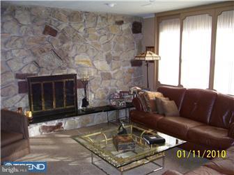 8711 Autumn Road Philadelphia, PA 19115 - Photo 5 of 12 Family Room