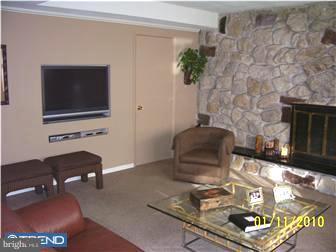 8711 Autumn Road Philadelphia, PA 19115 - Photo 6 of 12 Family Room