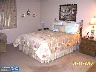 8711 Autumn Road Philadelphia, PA 19115 - Photo 8 of 12 Bedroom - Main