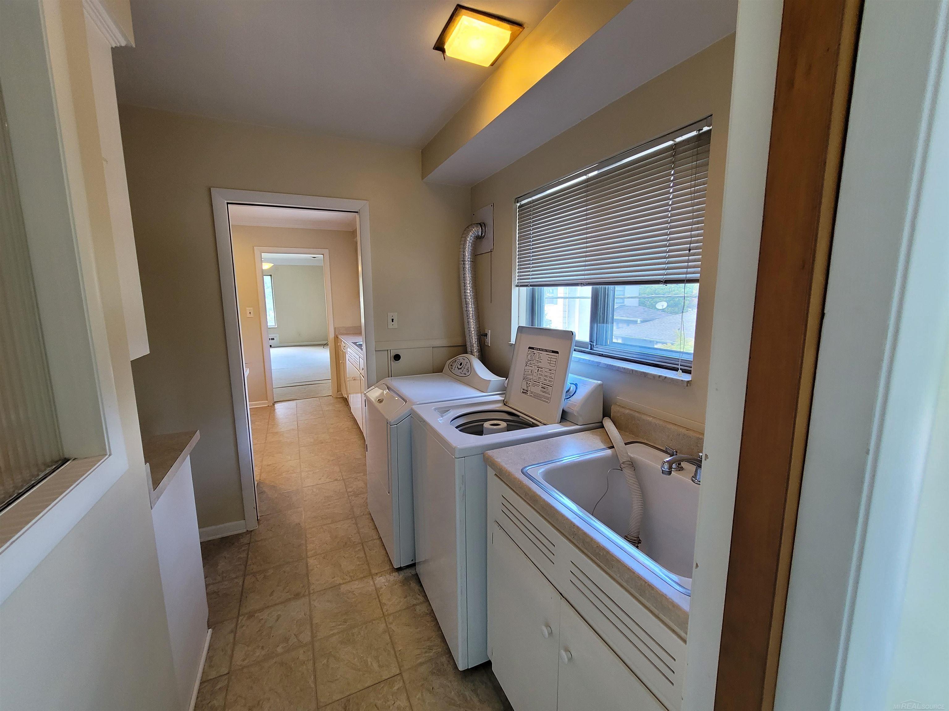 15818 Windmill Point Grosse Pointe, MI 48230 - Photo 6 of 29