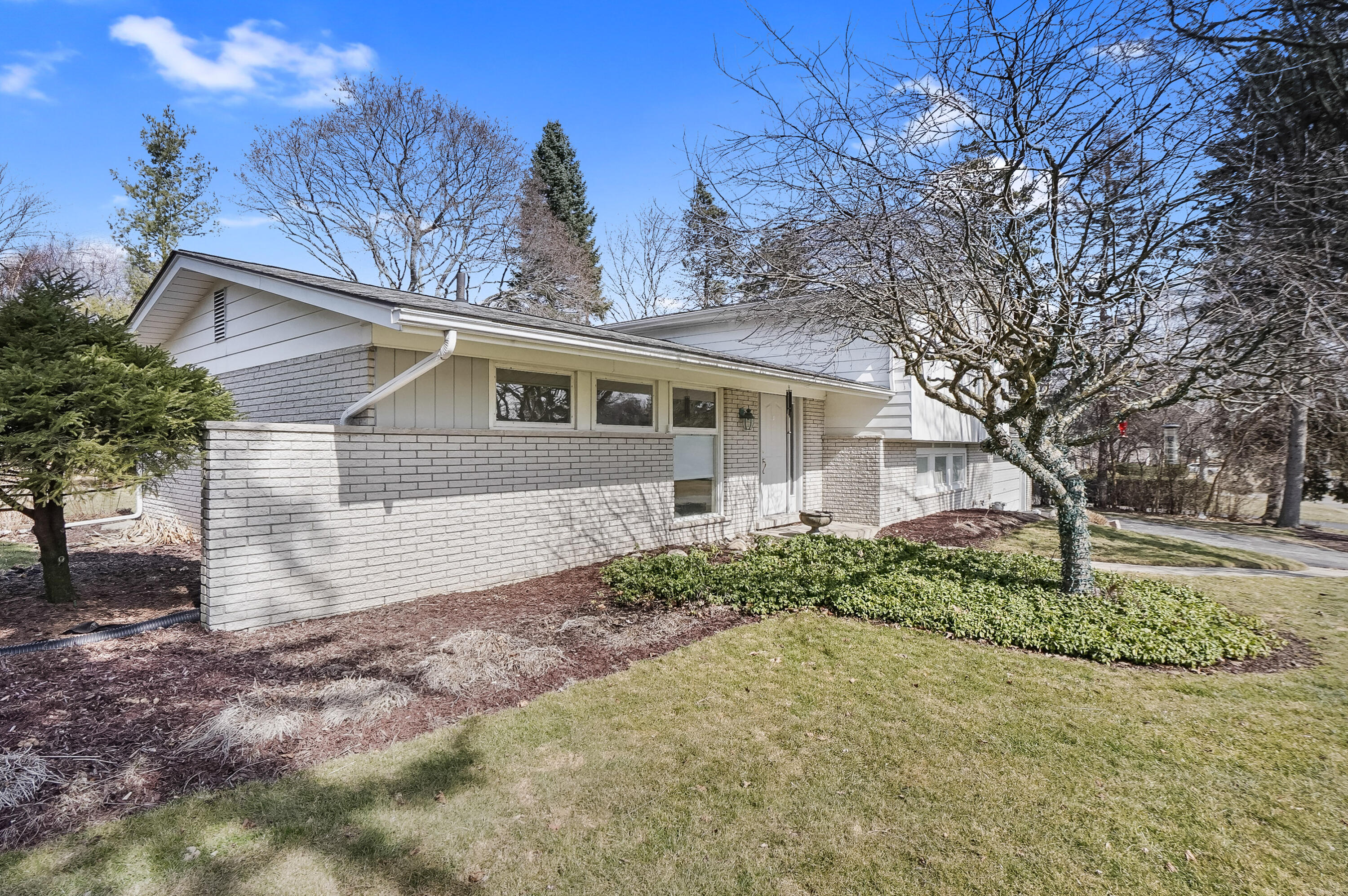 5538 Raven Road Bloomfield Hills, MI 48301 - Photo 2 of 23 DSC09012