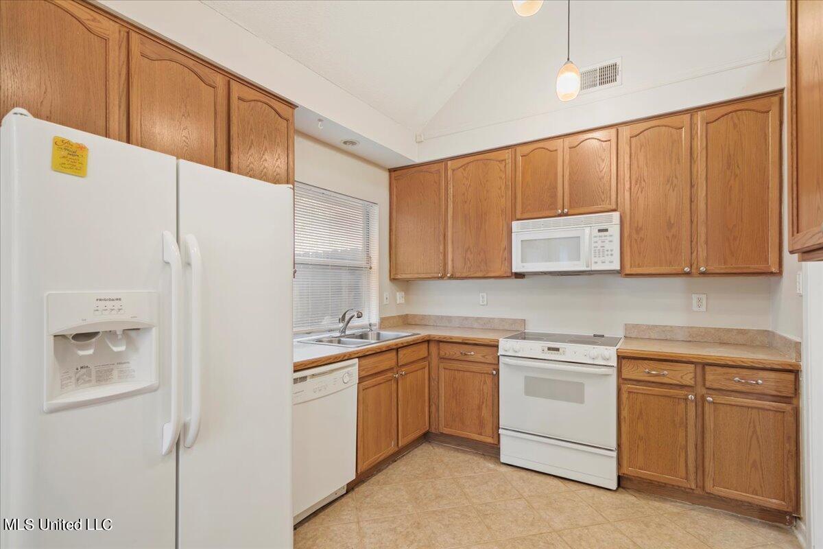 3603 Reeves Lane Ocean Springs, MS 39564 - Photo 11 of 31 12-Kitchen