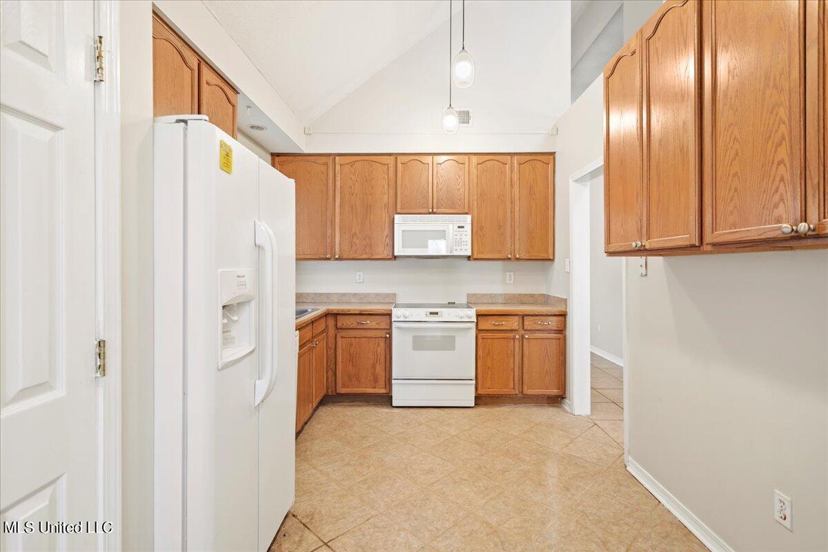 3603 Reeves Lane Ocean Springs, MS 39564 - Photo 10 of 31 11-Kitchen