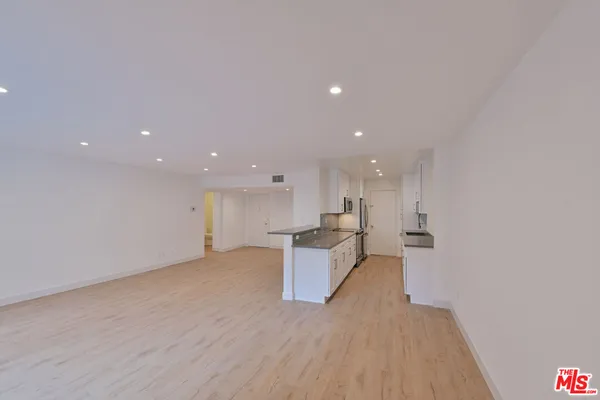 $3,750 | 136 South Palm Drive, Unit 203, Beverly Hills, CA 90212