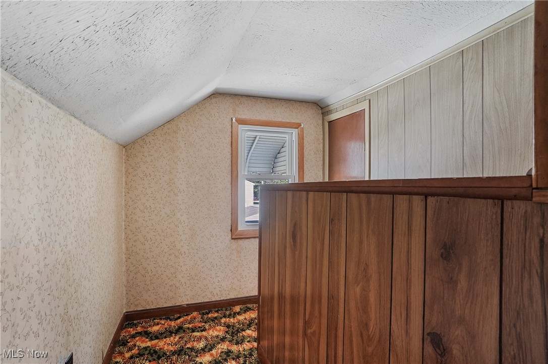 2809 McElwain Road Akron, OH 44312 - Photo 38 of 38 Second floor hallway