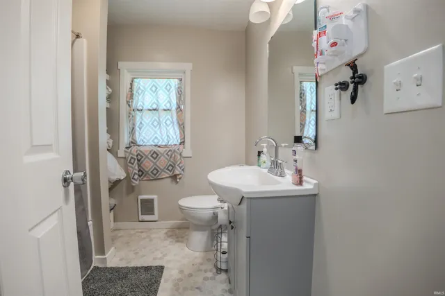 $194,900 | 301 Olive Street, Osceola, IN 46561