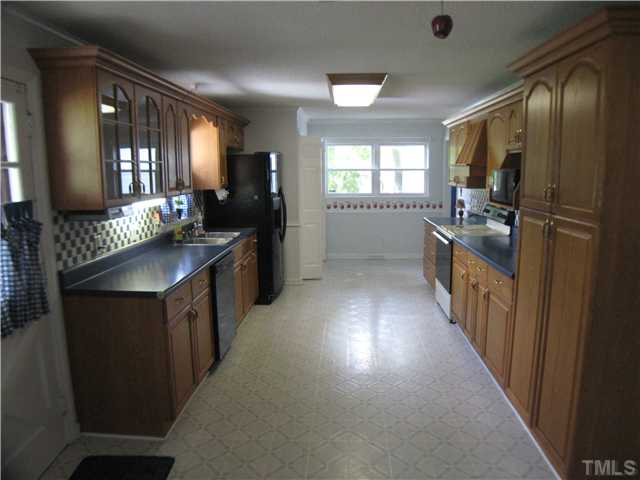 1626 Hamlin Road Durham, NC 27704 - Photo 8 of 25 Gallery Image 8
