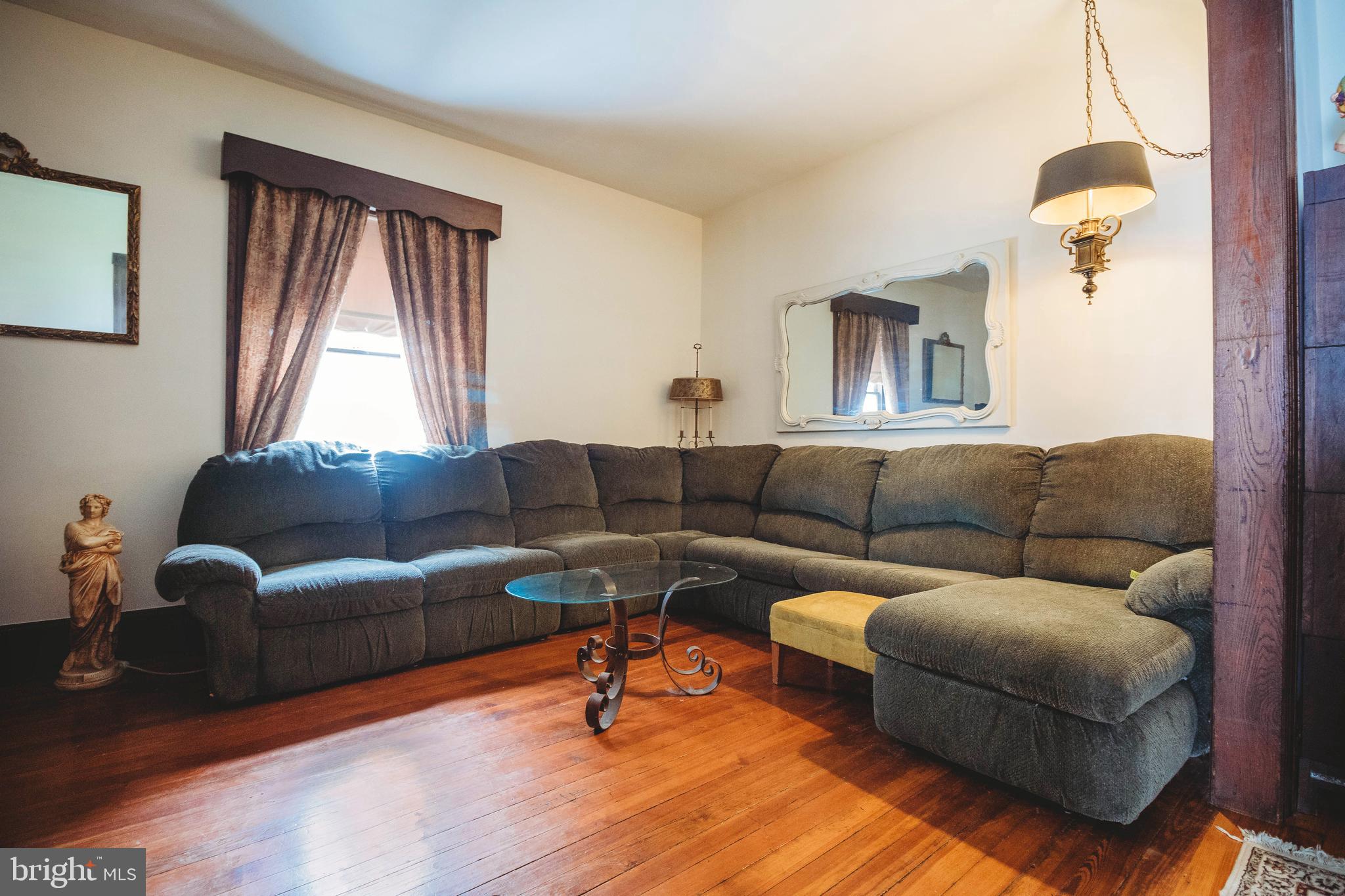 31 Delaware Avenue Ridley Park, PA 19078 - Photo 23 of 56 Living Room