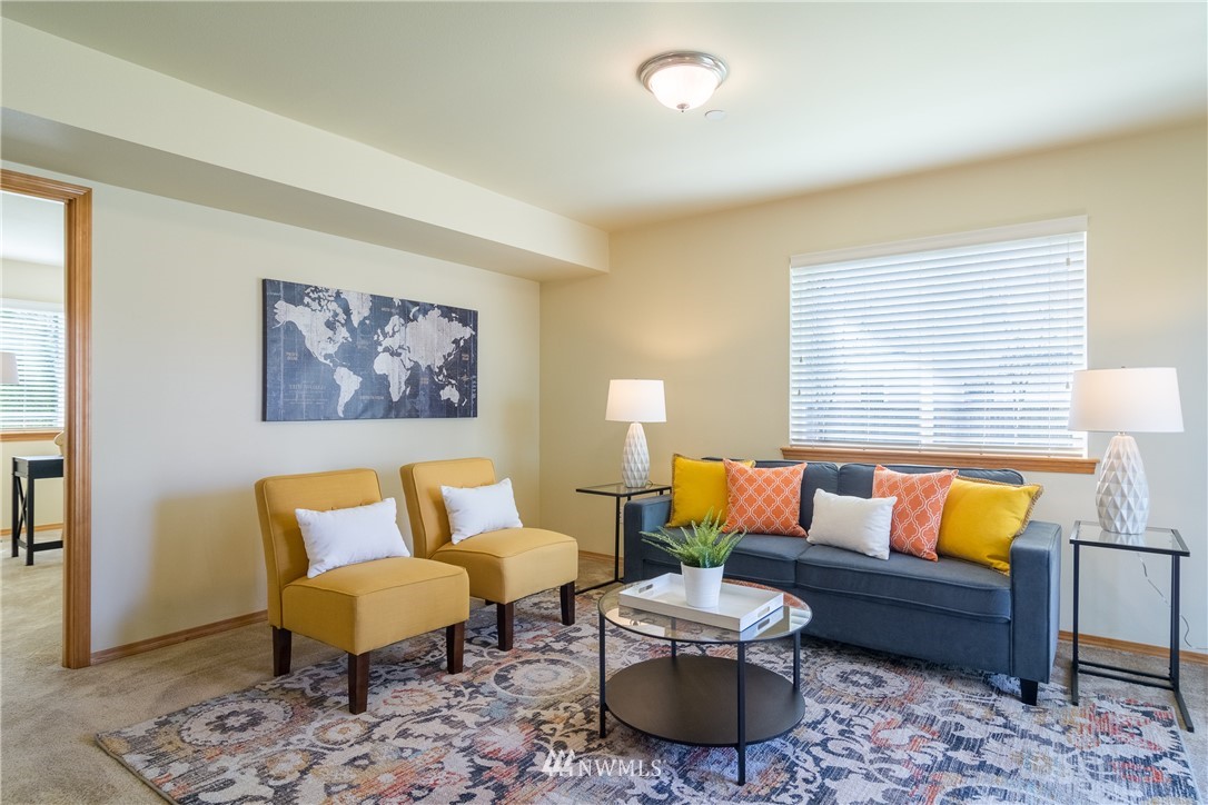 7432 Upper Ridge Road Everett, WA 98203 - Photo 21 of 32 a living room with furniture a rug and a lamp