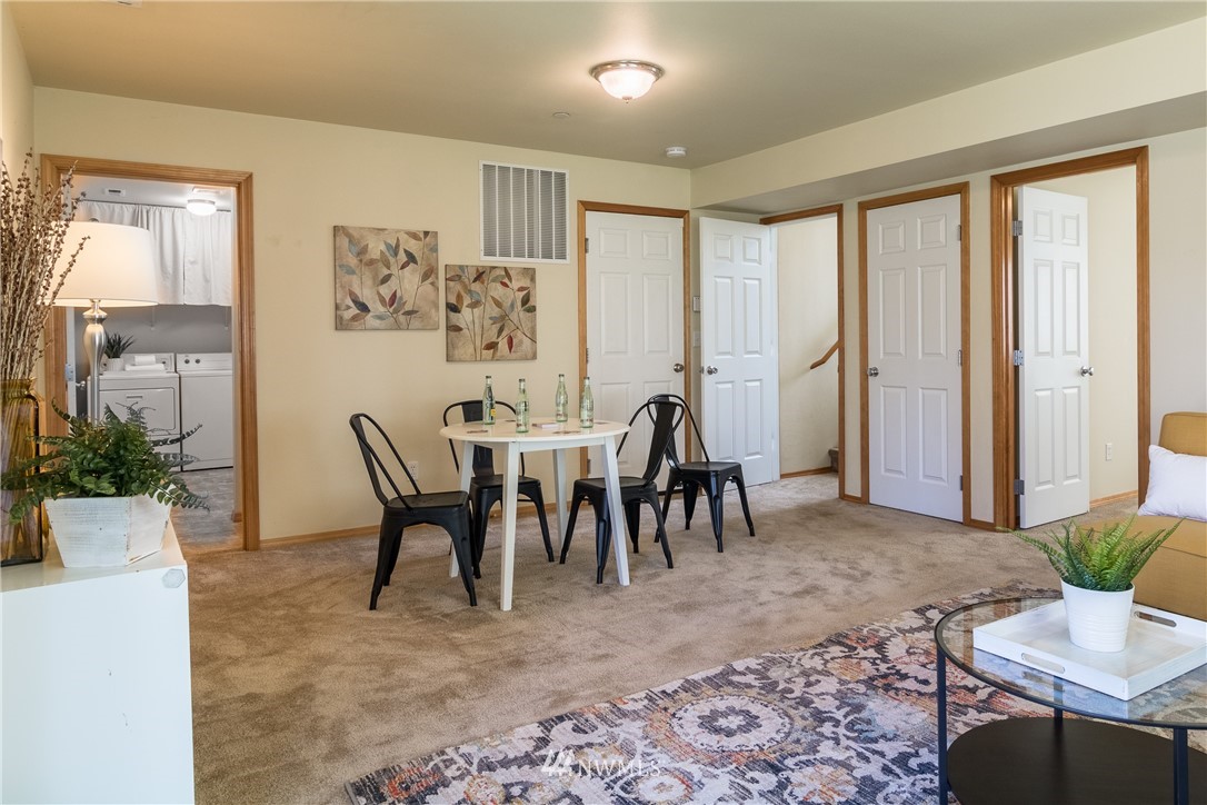 7432 Upper Ridge Road Everett, WA 98203 - Photo 22 of 32 a view of a livingroom and dining room