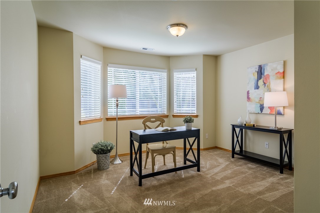 7432 Upper Ridge Road Everett, WA 98203 - Photo 23 of 32 a living room with furniture and a window