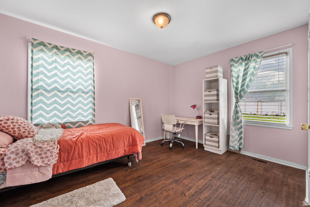 88 East C Street Springville, UT 84663 - Photo 18 of 32 Room featuring wood-finish flooring, light pink walls, and white trim