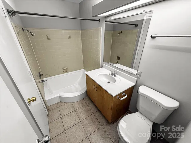 $128,900 | 4824 Spring Lake Drive, Unit E, Charlotte, NC 28212