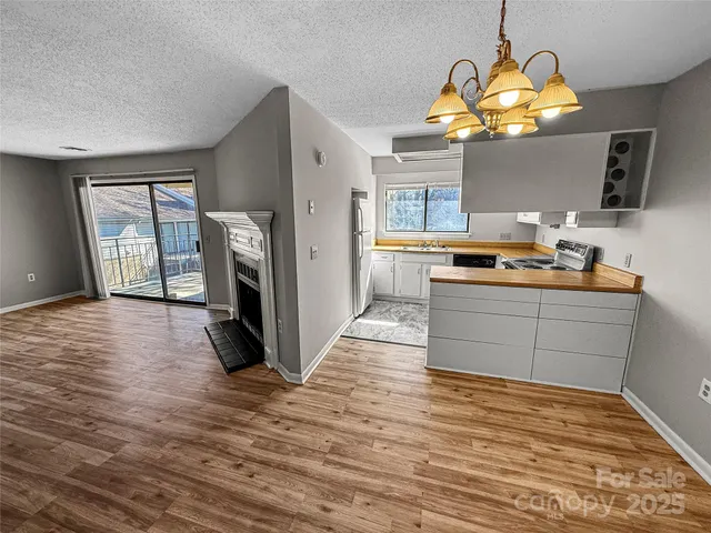 $128,900 | 4824 Spring Lake Drive, Unit E, Charlotte, NC 28212