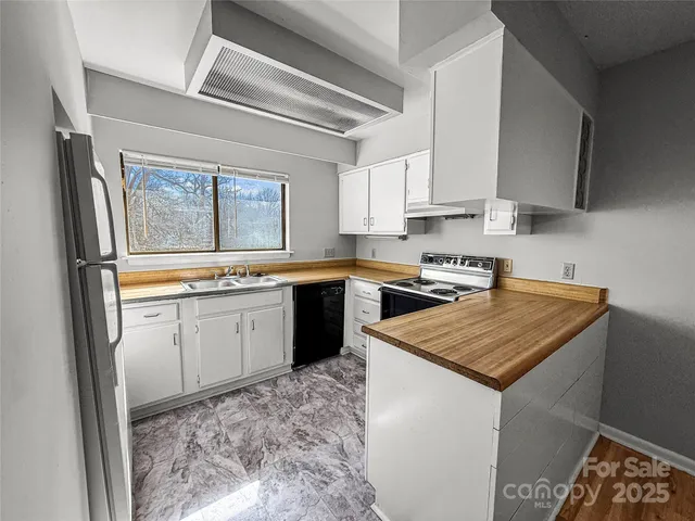 $128,900 | 4824 Spring Lake Drive, Unit E, Charlotte, NC 28212