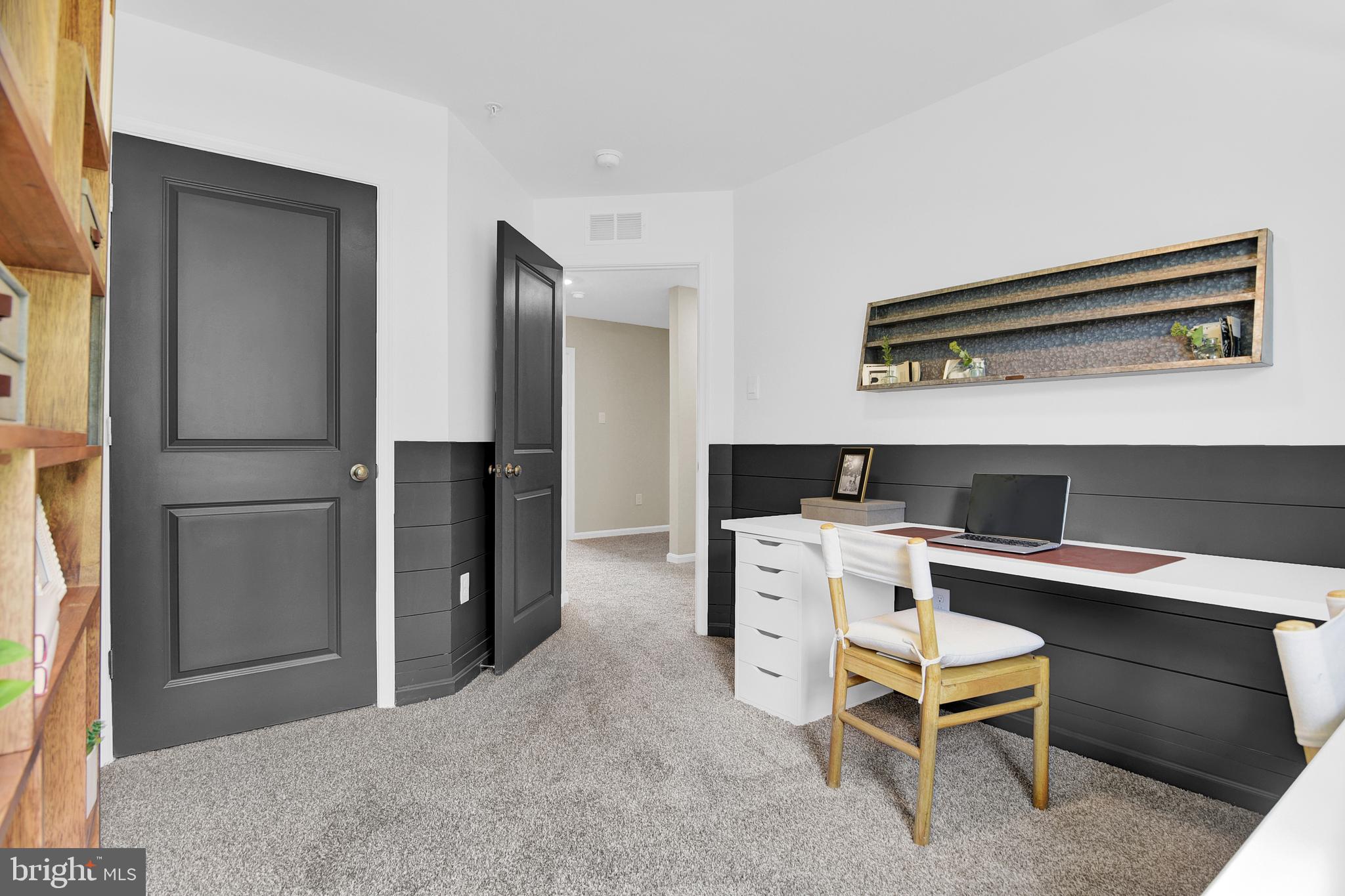 978 Pagonia Road Joppa, MD 21085 - Photo 25 of 34 a room with a table and chairs