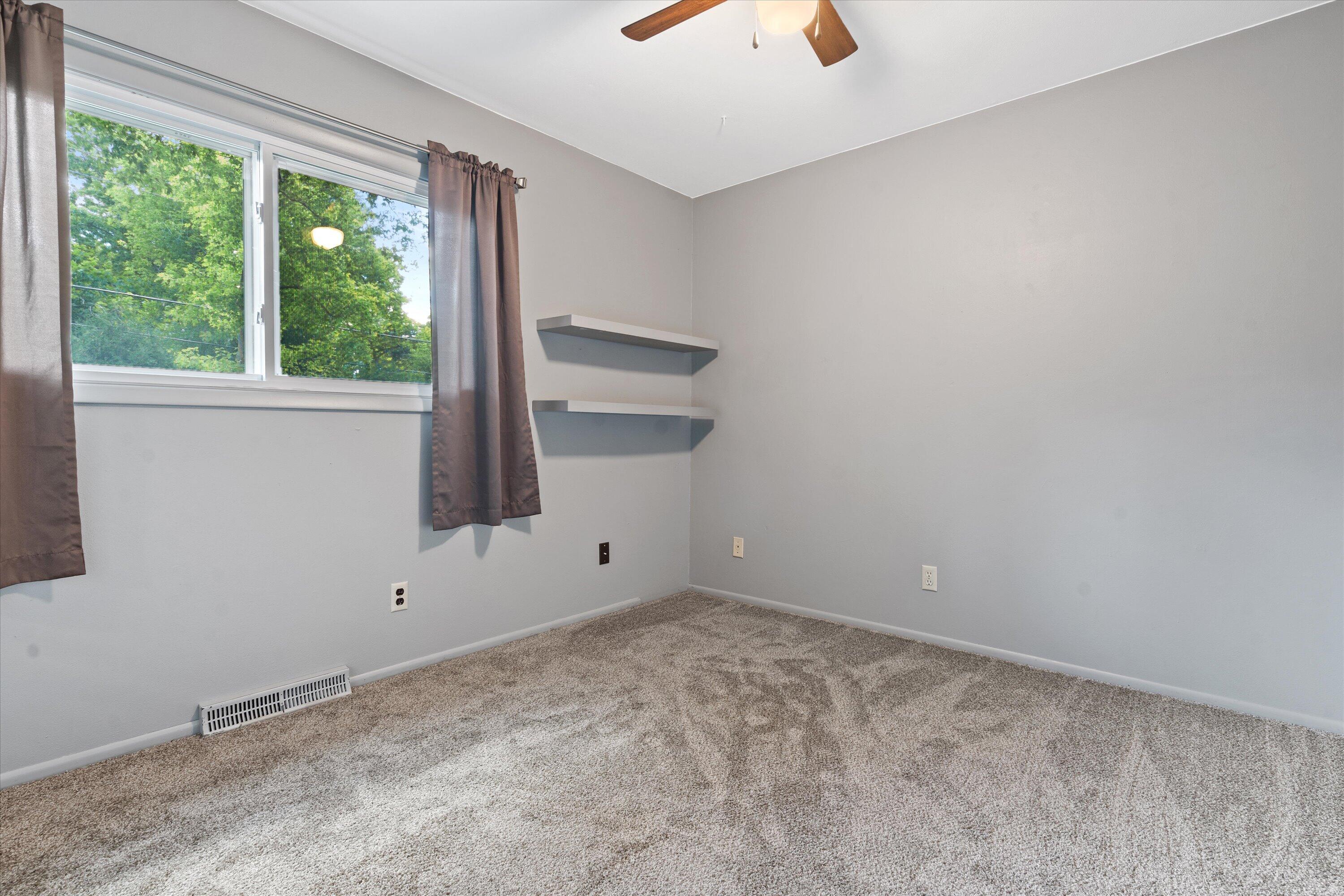 3240 South Hickory Road New Berlin, WI 53151 - Photo 19 of 37 21-DSC02646