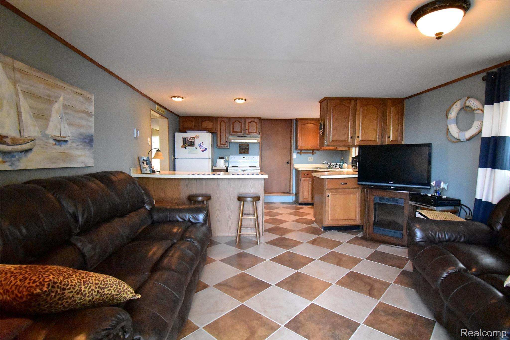9246 Dexter-Pinckney Road Pinckney, MI 48169 - Photo 9 of 26 7 GREAT ROOM AND KITCHEN.JPG