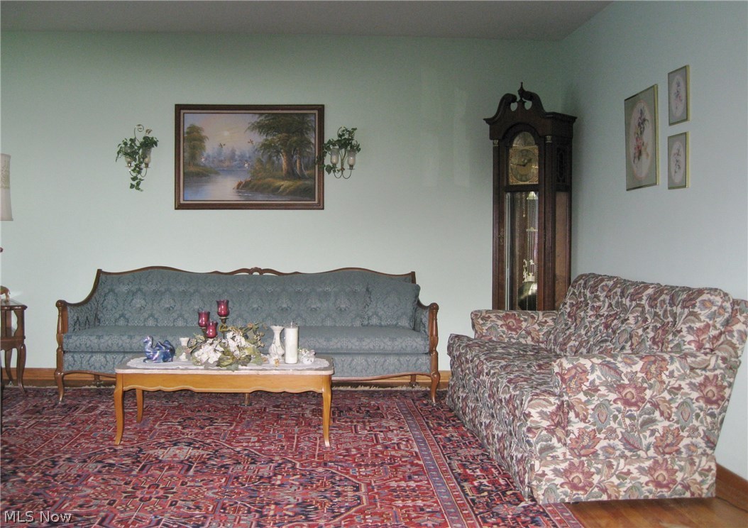 105 Trunko Road Akron, OH 44333 - Photo 3 of 21 Good size Living Room: 20' x 14'