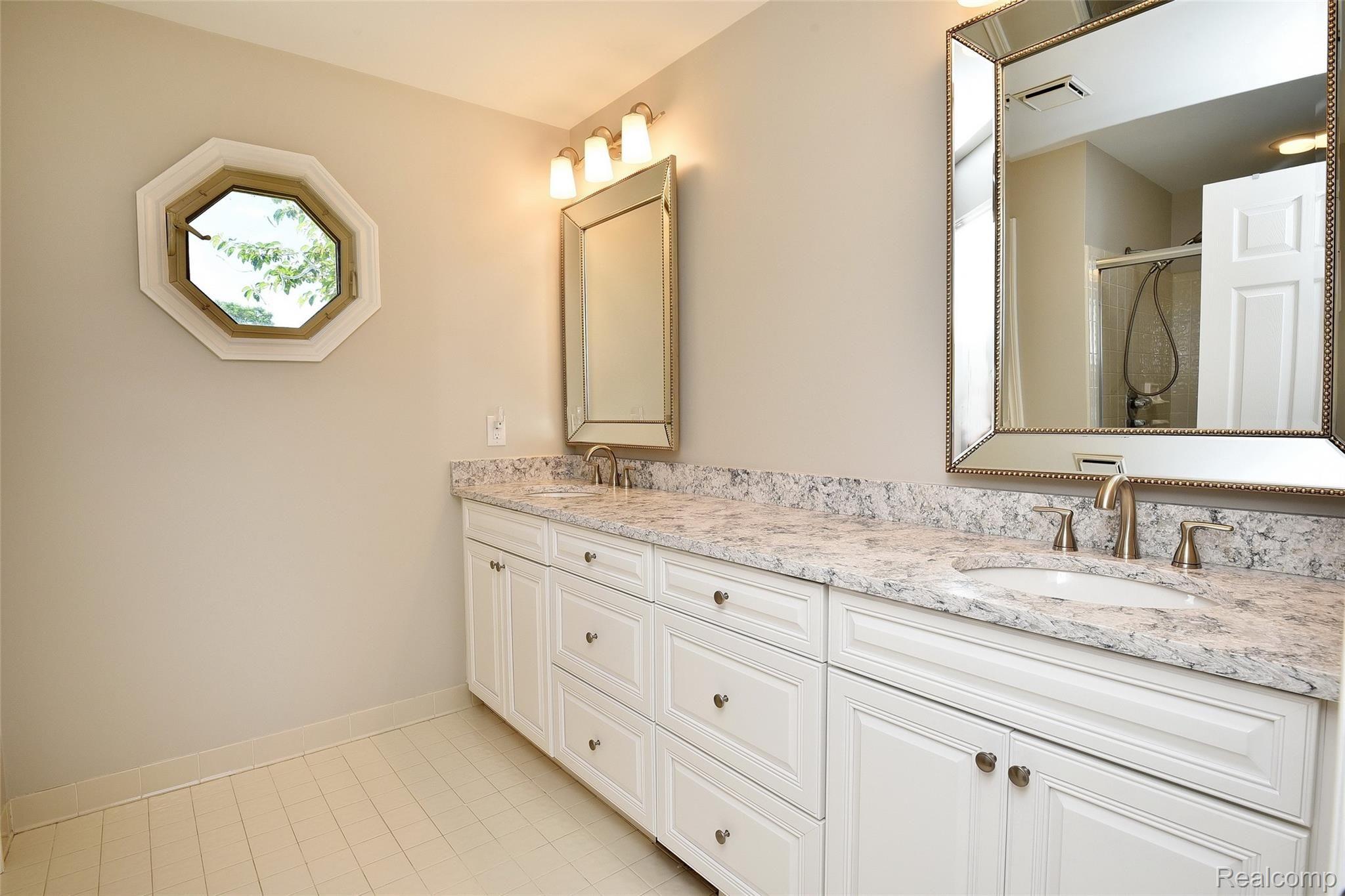 2259 Crystal Drive, Unit 32 Rochester, MI 48309 - Photo 20 of 37 2259 Crystal_20.JPG