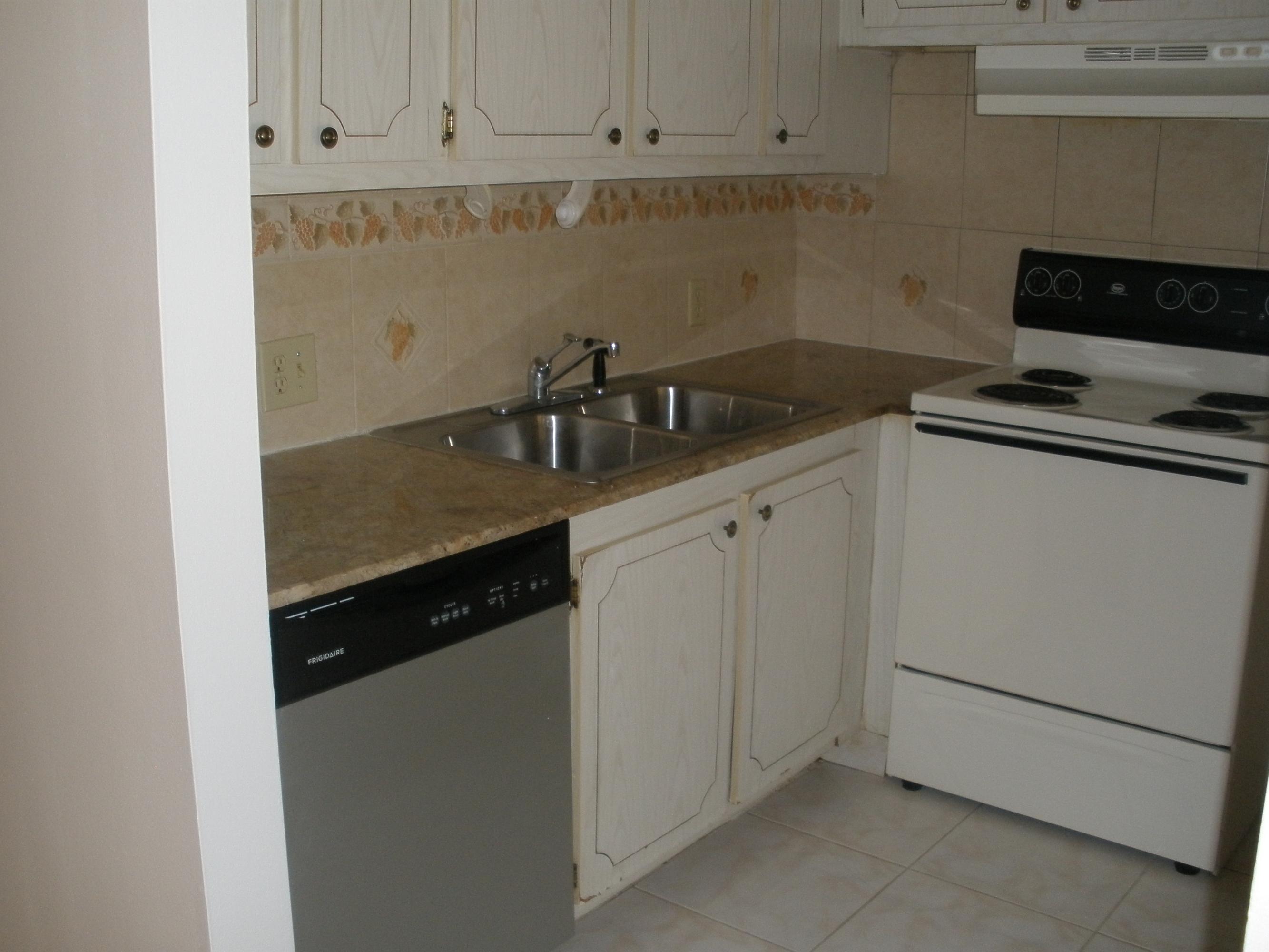 92 Fanshaw Drive, Unit C Boca Raton, FL 33434 - Photo 3 of 8 Kitchen