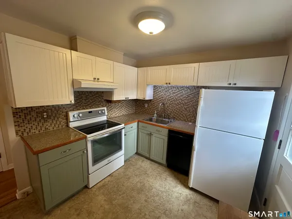 $3,200 | 18 Manchester Avenue, Waterbury, CT 06705