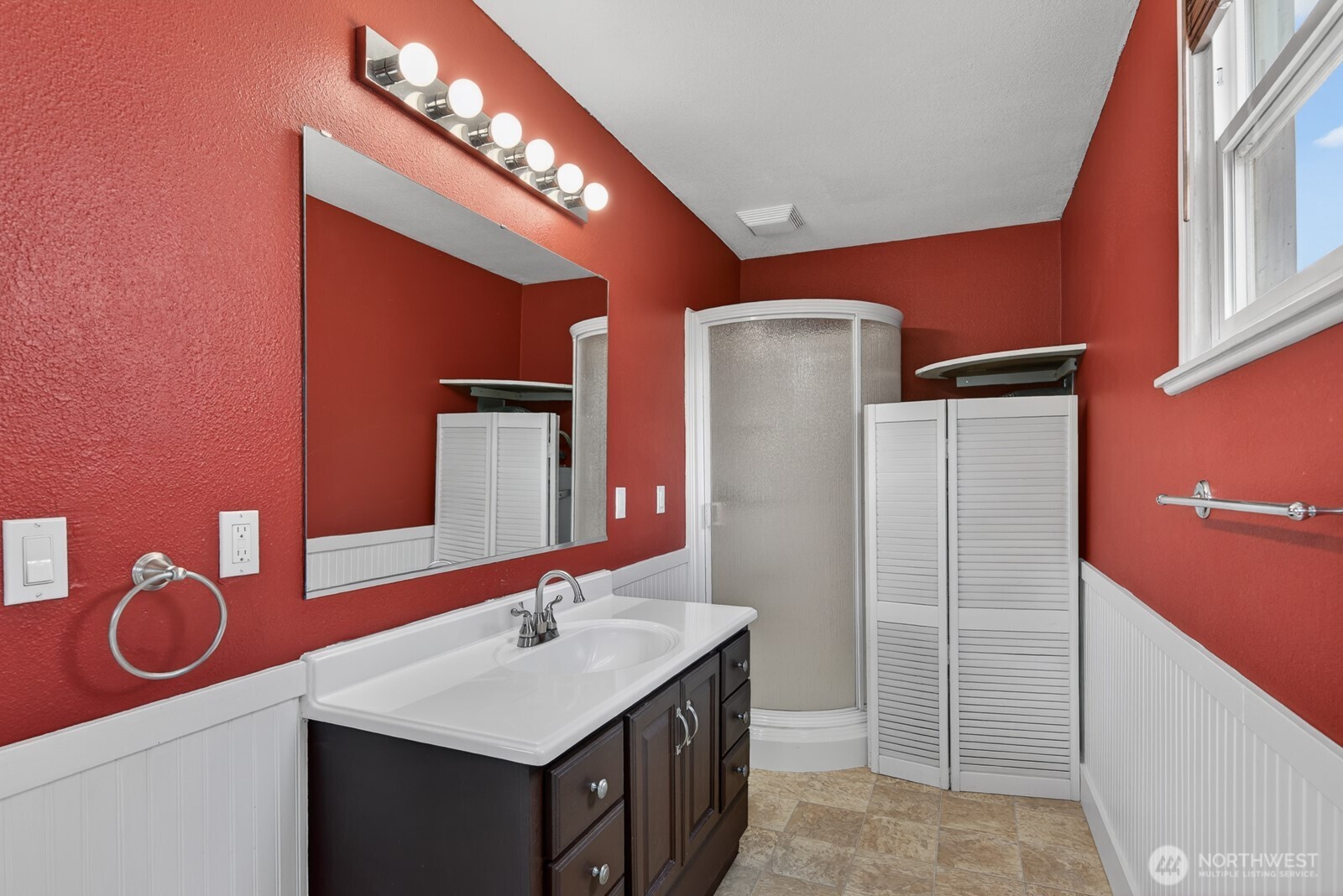 1825 Rucker Avenue Everett, WA 98201 - Photo 18 of 40