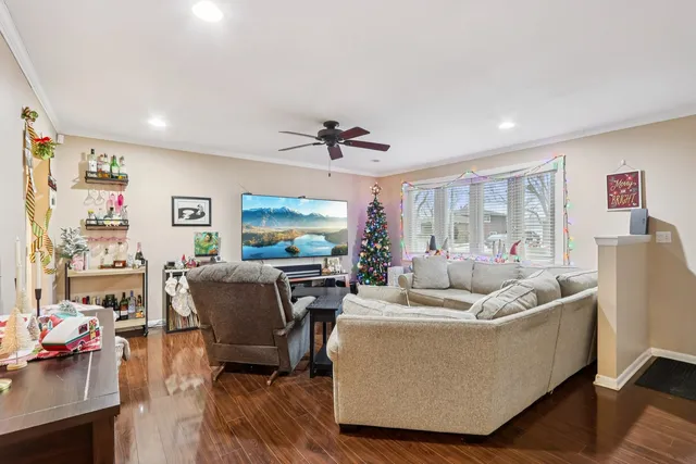 $339,999 | 641 Winthrop Avenue, Glendale Heights, IL 60139