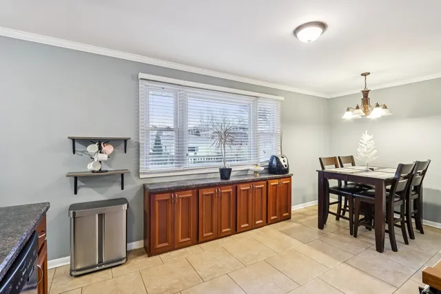 $339,999 | 641 Winthrop Avenue, Glendale Heights, IL 60139