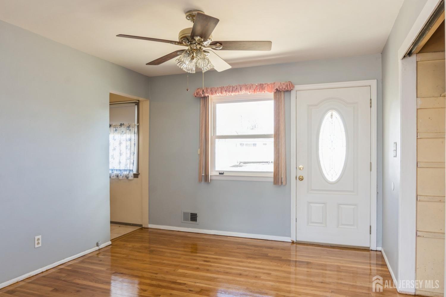 11 Wellesley Road Parlin, NJ 08859 - Photo 6 of 22 Gallery Image 6