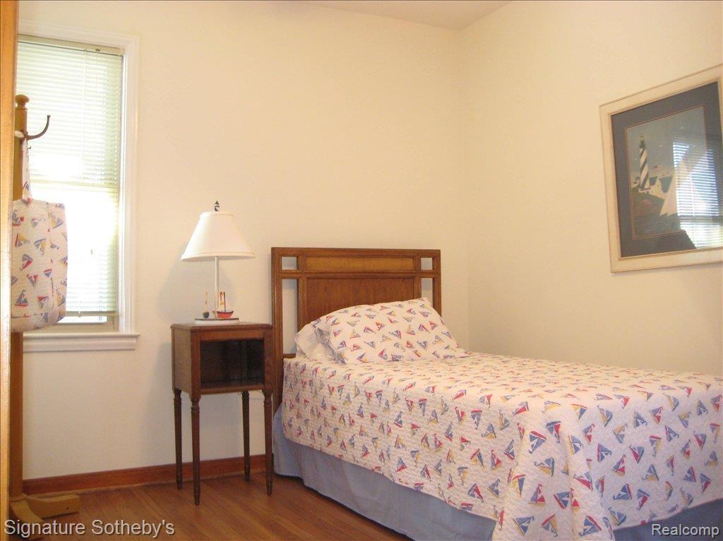 811 Harvard Road Berkley, MI 48072 - Photo 18 of 25 First floor bedroom