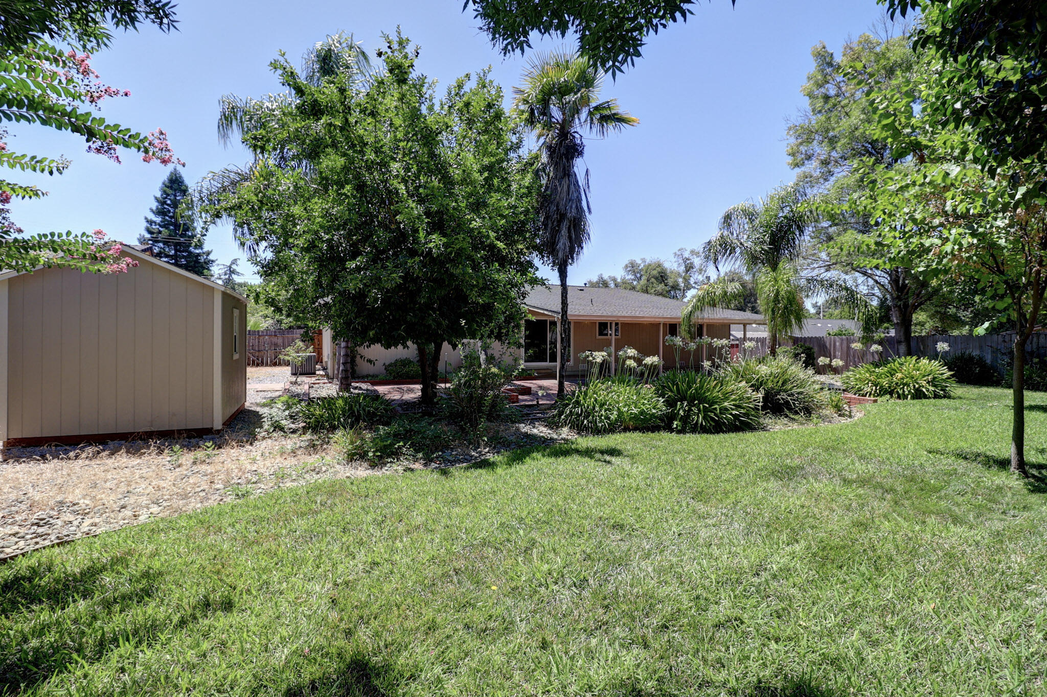 544 Rafael Street Redding, CA 96002 - Photo 10 of 41 Lots of Space