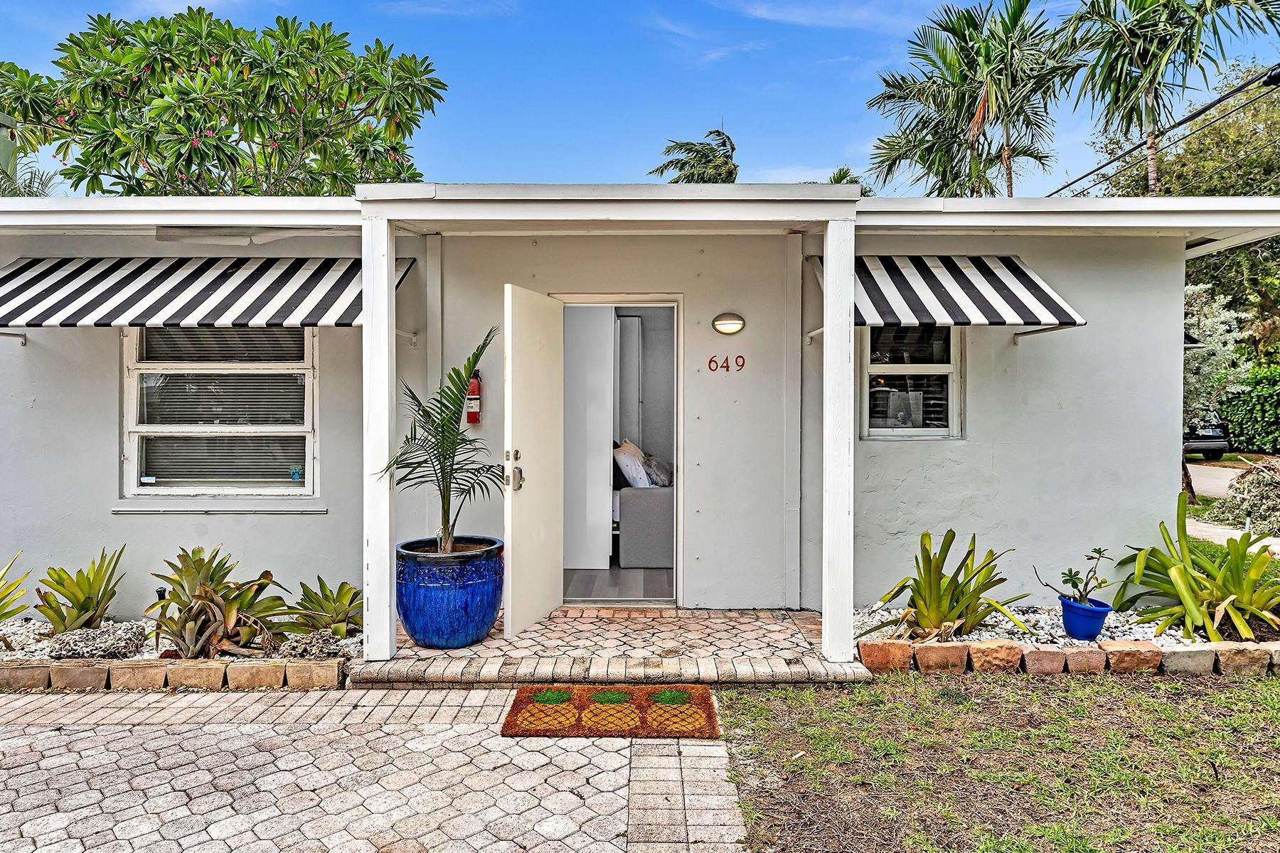 649 Northeast 16th Terrace Fort Lauderdale, FL 33304 - Photo 3 of 19 Entering into the unit