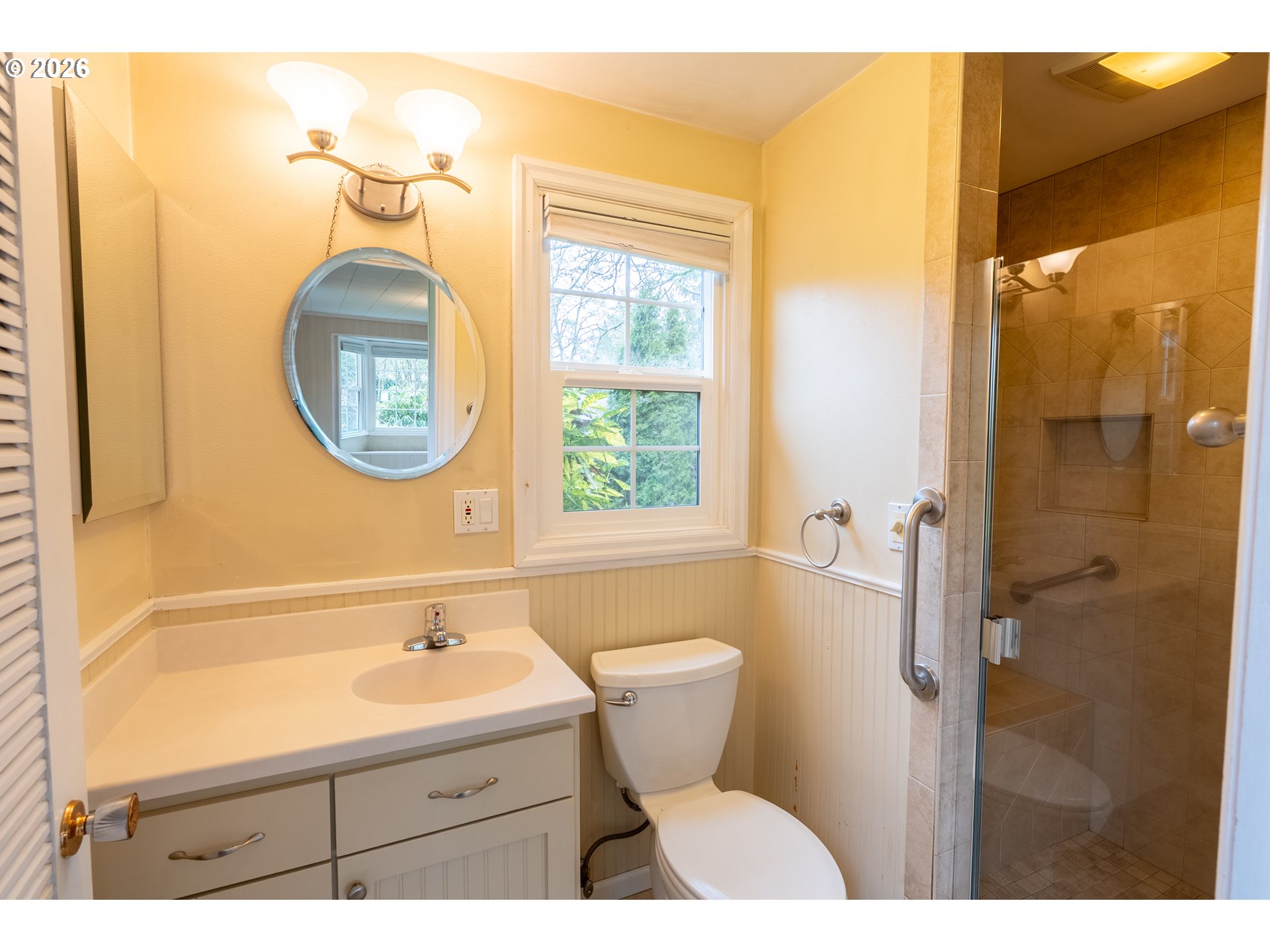 825 Filbert Avenue Eugene, OR 97404 - Photo 19 of 35 a bathroom with a sink a toilet and shower