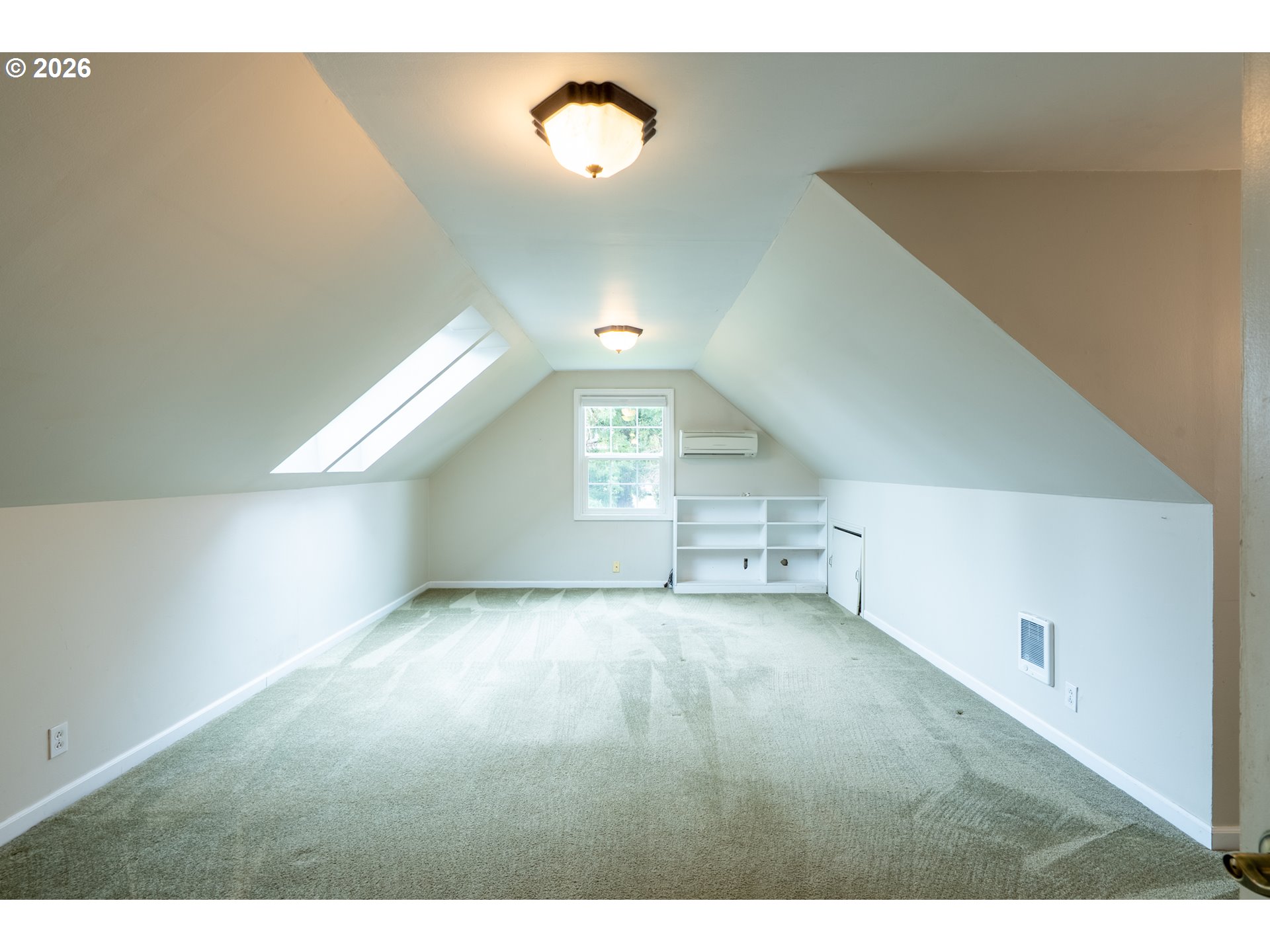 825 Filbert Avenue Eugene, OR 97404 - Photo 24 of 35 a view of empty room with windows