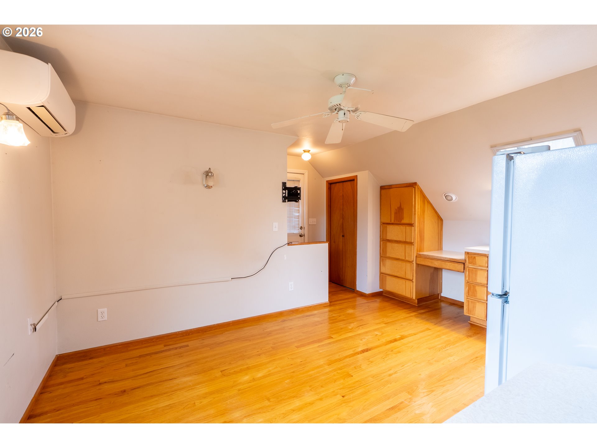 825 Filbert Avenue Eugene, OR 97404 - Photo 28 of 35 a view of a room with a bathroom
