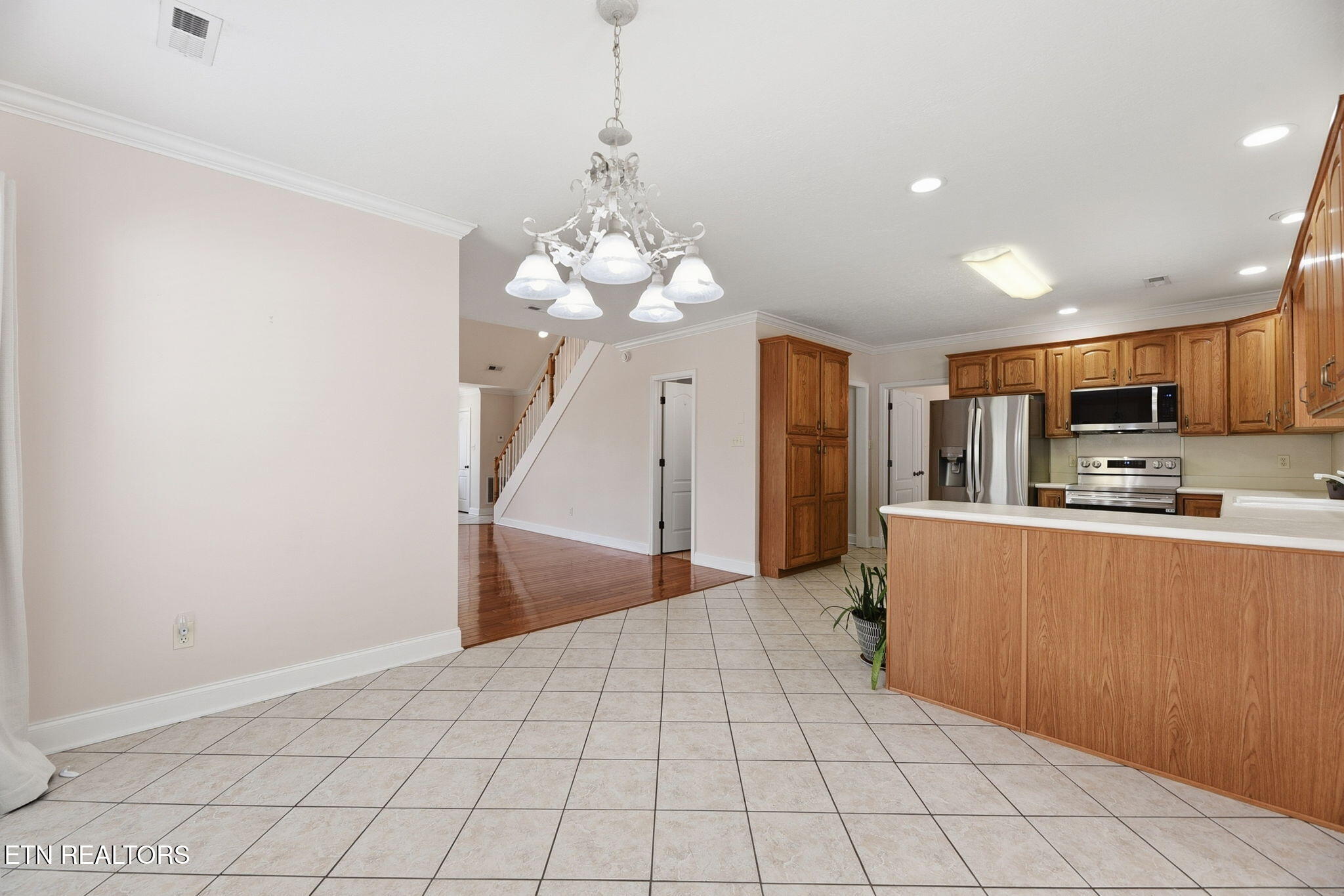 221 Sweetgum Lane Oak Ridge, TN 37830 - Photo 13 of 38 13-web-or-mls-DSC_9615