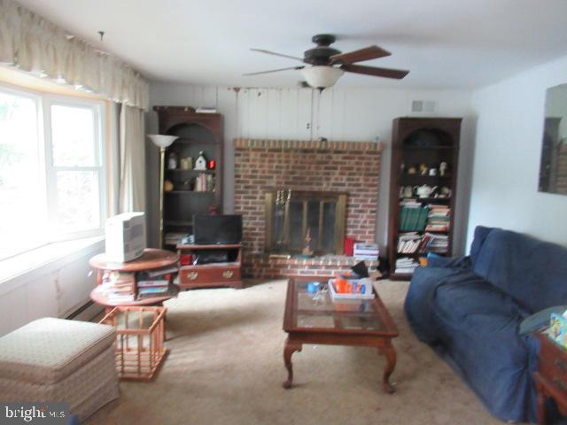 6817 Weymouth Road Mays Landing, NJ 08330 - Photo 4 of 16 Living room
