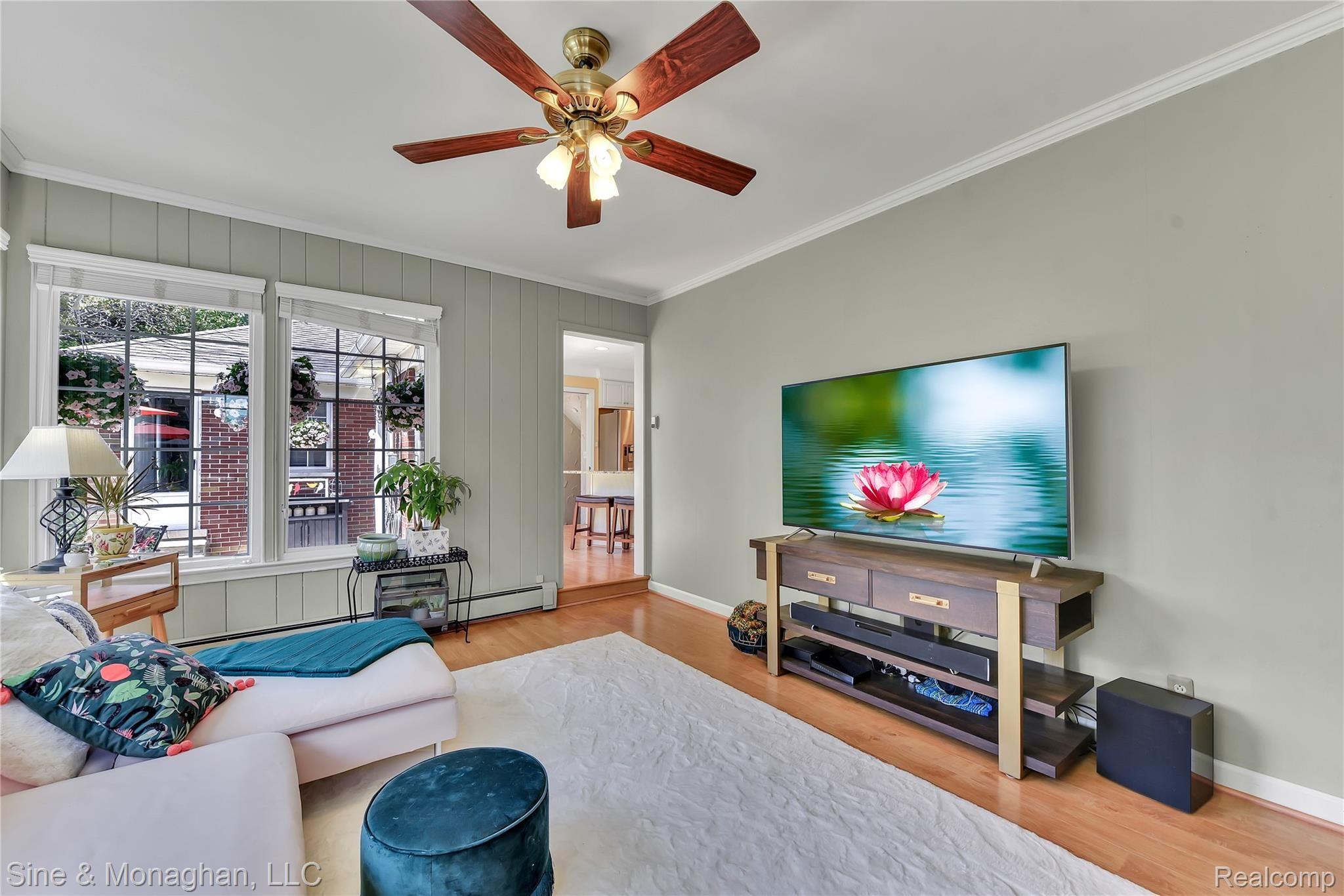 927 North Renaud Road Grosse Pointe, MI 48236 - Photo 9 of 36 927 Renaud - HD Drone Photography-24.jpg