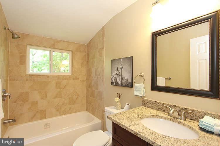 2915 Wilton Avenue Silver Spring, MD 20910 - Photo 20 of 28 Bath