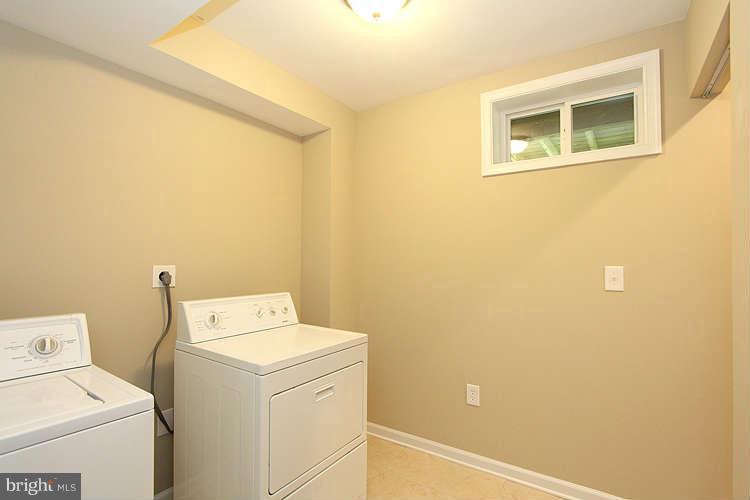 2915 Wilton Avenue Silver Spring, MD 20910 - Photo 26 of 28 Washer & Dryer