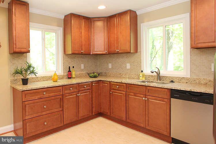 2915 Wilton Avenue Silver Spring, MD 20910 - Photo 6 of 28 Kitchen