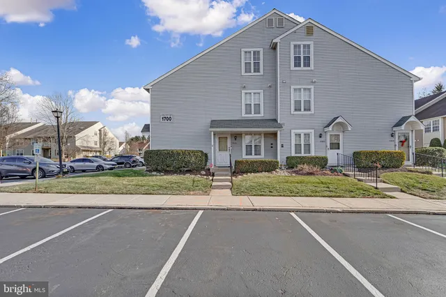 $2,250 | 1707 A Heatherstone Court, Mount Laurel, NJ 08054