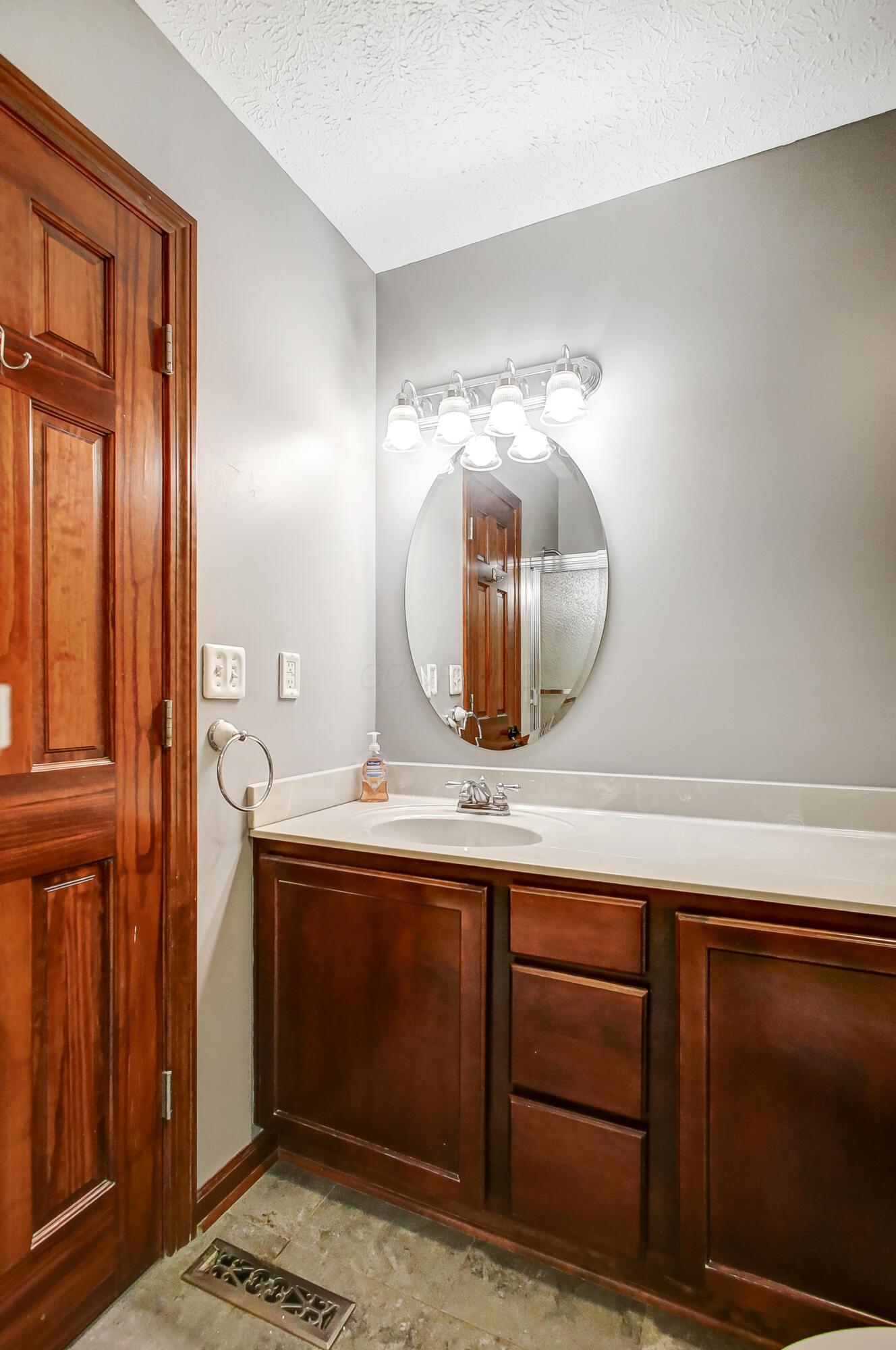 834 Doherty Road Columbus, OH 43228 - Photo 29 of 55 Guest Bath