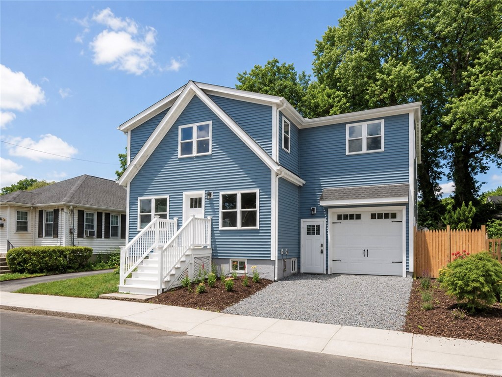 31 Prescott Hall Road Newport, RI 02840 - Photo 2 of 45