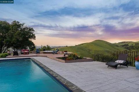 $2,995,000 | 1933 Joseph Drive, Moraga, CA 94556