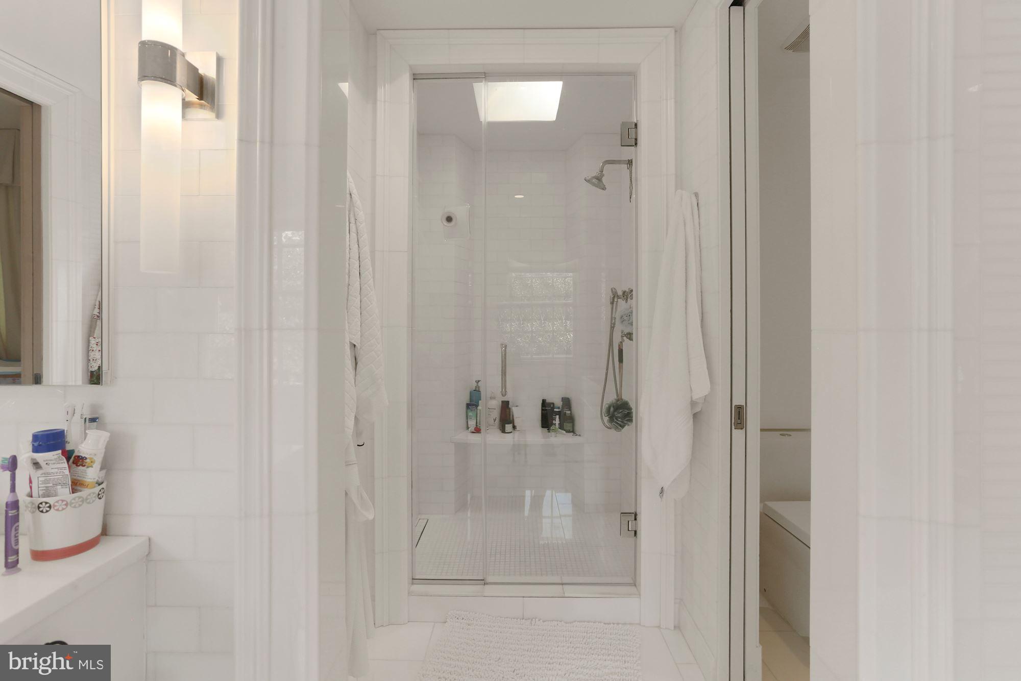 2118 S Street Northwest Washington, DC 20008 - Photo 13 of 25 Main Bath