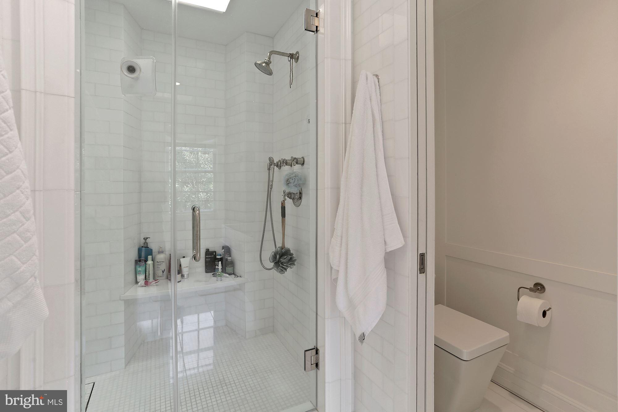 2118 S Street Northwest Washington, DC 20008 - Photo 14 of 25 Main Bath