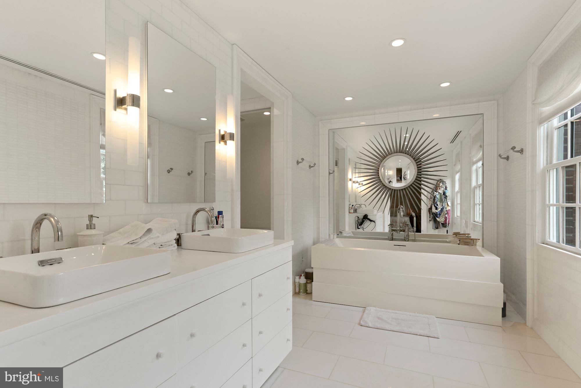 2118 S Street Northwest Washington, DC 20008 - Photo 15 of 25 Main Bath